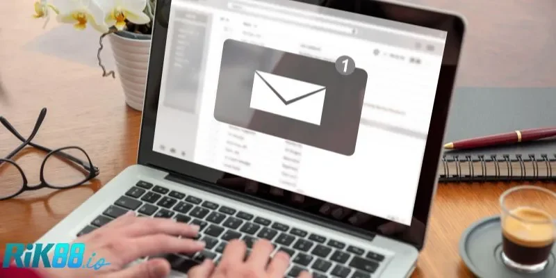 Liên hệ CSKH qua Email phù hợp với những vấn đề lớn